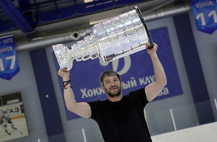 Александр Овечкин привез кубок Стэнли в Россию