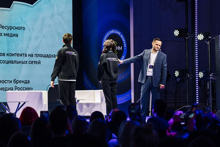 FORWARD разработал мерч для популярных российских блогеров 